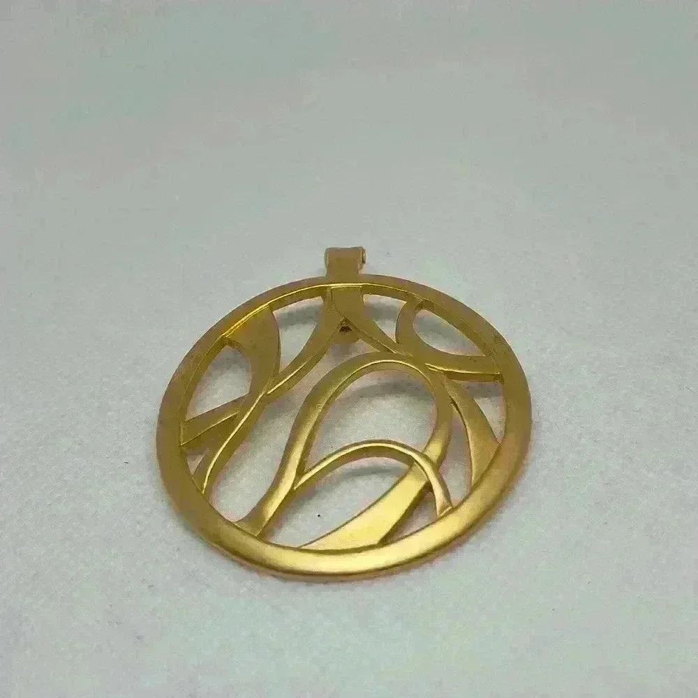 Premier Designs “Pizzazz” Enhancer with magnetic closure